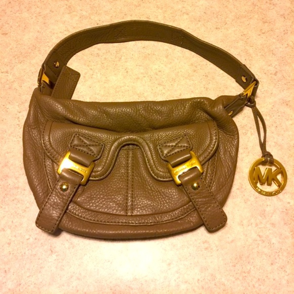 MICHAEL BY MICHAEL KORS TAUPE LEATHER SMALL SHOULDER BAG WITH GOLD HARDWARE